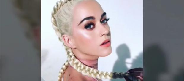 Katy Perry addresses Las Vegas shooting, says she wants peace--Image via:Celebrity Photos/YouTube screenshot Katy Perry addresses Las Vegas shooting, says she wants peace--Image via:Celebrity Photos/YouTube screenshot