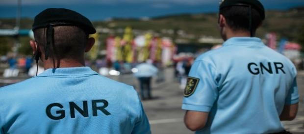 Mais um militar da GNR que alegadamente colocou temo á própria vida com a arma de serviço Mais um militar da GNR que alegadamente colocou temo á própria vida com a arma de serviço