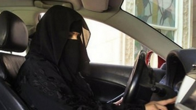 Arabia Saudita: donna fermata mentre guidava