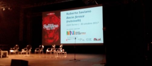Il palco allestito alle OGR per la serata con Roberto Saviano