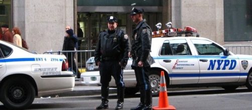 NYPD cops in Manhattan (Image credit: Ciar – Wikimedia Commons)