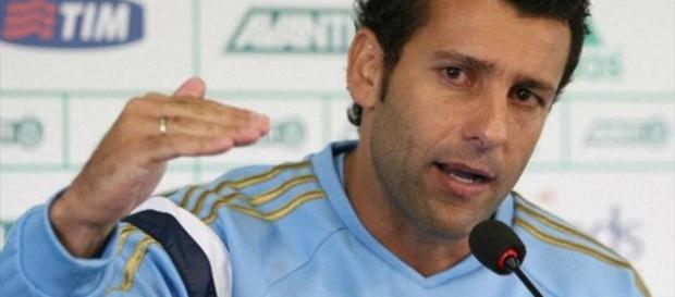 Alberto Valentim é o atual treinador da equipe Alberto Valentim é o atual treinador da equipe