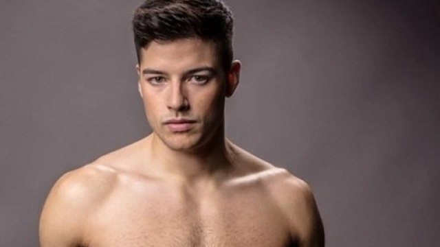 Benjamin Macé dévoile son corps dans des clichés très sexy... (Crédit photo : Paul Van der Linden)