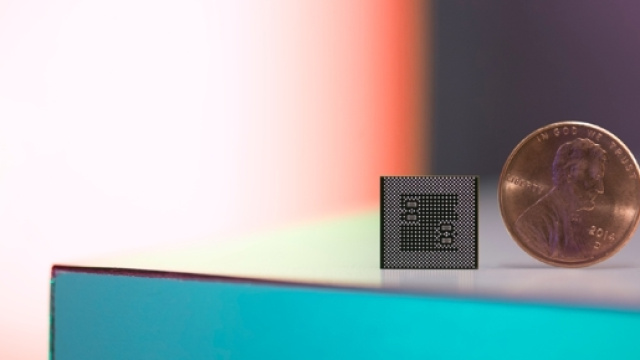 Un confronto tra le dimensioni di Snapdragon 835, prodotto da Qualcomm, e una monetina