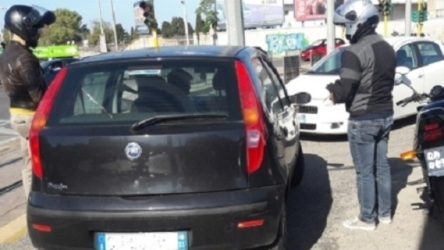 Vigili in borghese fermano gli automobilisti indisciplinati