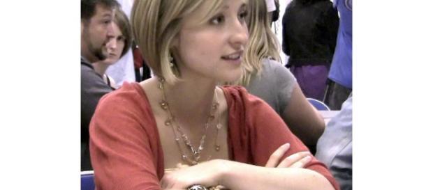 Faits divers | Une actrice de "Smallville" à la tête d'une secte ... - lejsl.com Faits divers | Une actrice de "Smallville" à la tête d'une secte ... - lejsl.com