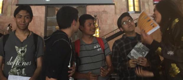 Jóvenes que llegaron al evento cancelado sin previo aviso Jóvenes que llegaron al evento cancelado sin previo aviso