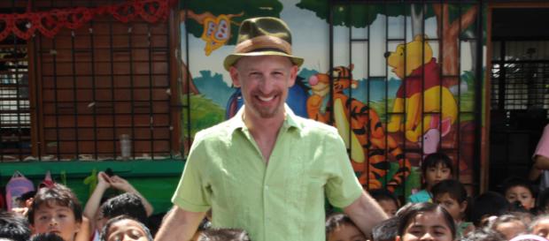 Mister G speaks both Spanish and English and performs for children all over the world. (Image via Katherine Jamieson, used with permission.) Mister G speaks both Spanish and English and performs for children all over the world. (Image via Katherine Jamieson, used with permission.)