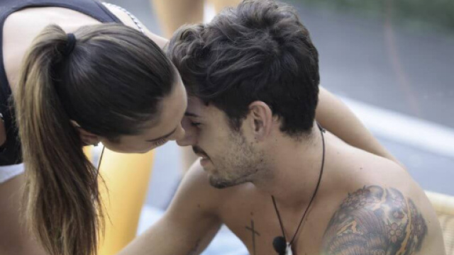 Grande Fratello Vip 2, rapporto orale in diretta