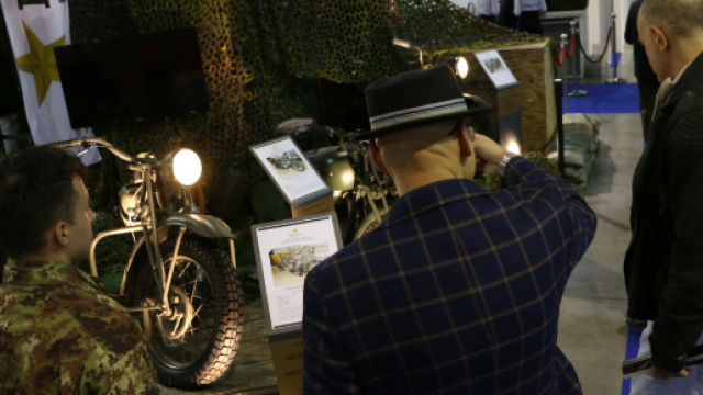 La parte espositiva dello stand dell'Esercito Italiano ad EICMA 2017.