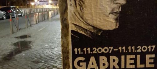 Manifesti a Roma in ricordo di Gabriele Sandri, il tifoso della Lazio ucciso 10 anni fa da un colpo di pistola. Foto: Facebook.
