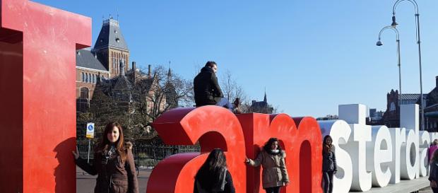 Museumplein, Amsterdam. La piazza dove trovare Van Gogh Museum e Rijksmuseum Museumplein, Amsterdam. La piazza dove trovare Van Gogh Museum e Rijksmuseum