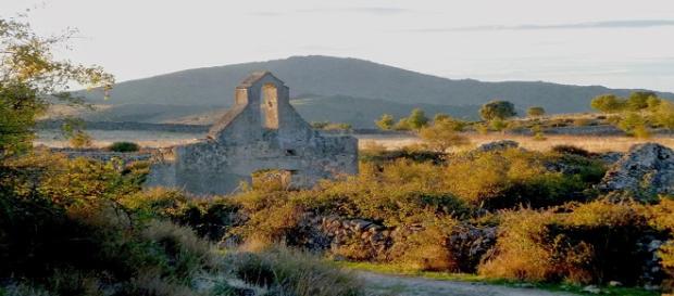 Pueblo abandonado de La Lastra (foto de El Naturista) Pueblo abandonado de La Lastra (foto de El Naturista)