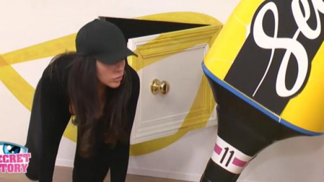 Secret Story 11 : Les internautes pensent que la mission infiltration de Laura a été truquée !