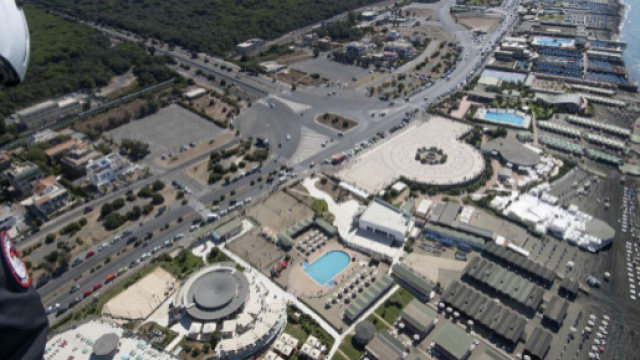 Una veduta aerea di Ostia, oggi la manifestazione contro la mafia