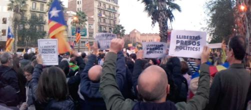 A demonstration to demand the release of 'political prisoners' / A.S.S.