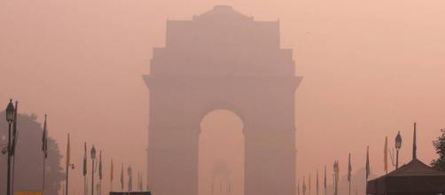 India Gate covered in a thick layer of toxic smog.