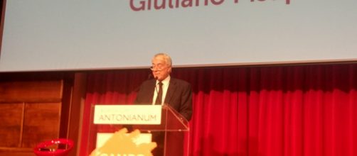 Giuliano Pisapia parla all'assemblea 'Diversa'