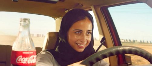 La ragazza saudita alla guida nel nuovo spot Coca - Cola