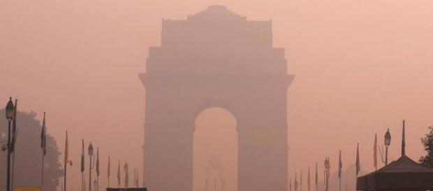 India Gate covered in a thick layer of toxic smog. India Gate covered in a thick layer of toxic smog.