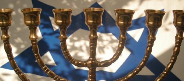 Menorá y bandera del Estado de Israel Menorá y bandera del Estado de Israel