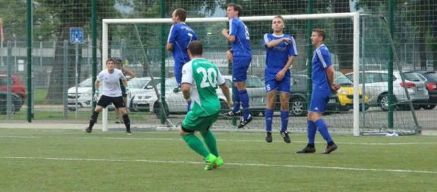 So löchrig wie in diesem Testspiel präsentierte sich die Abwehr der Lache beim 3:0 in Großrudestedt mitnichten. Foto: Martin Bogatz So löchrig wie in diesem Testspiel präsentierte sich die Abwehr der Lache beim 3:0 in Großrudestedt mitnichten. Foto: Martin Bogatz