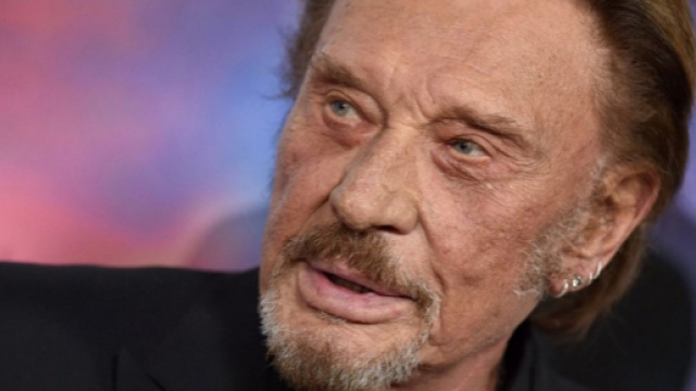 Atteint d'un cancer du poumon, Johnny Hallyday a été hospitalisé d'urgence pour une détresse respiratoire.