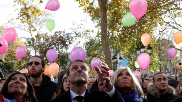 Hidalgo et Macron rendent hommage aux victimes du 13 novembre - Le ... - leparisien.fr