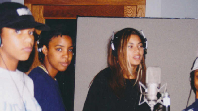 Les 4 membres du groupe Destiny's Child au commencement en 97