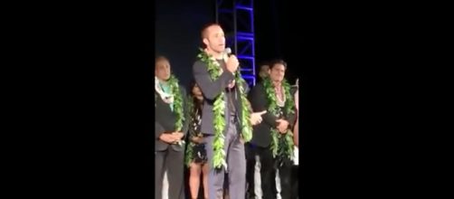 Alex O'Loughlin offered a moving speec at "Hawaii Five-O"'s "Sunset on the Beach" 2017. Alex O'Loughlin Online screencap/YouTube