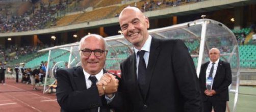 Il presidente della FIGC, Carlo Tavecchio, con il numero uno della FIFA, Gianni Infantino