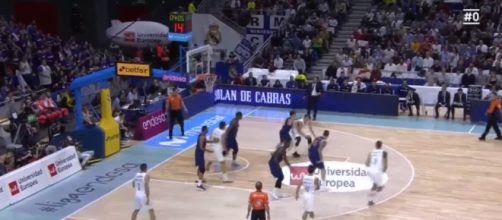 Luka Doncic, the top prospect out of Europe, recorded 20 and 10 for Real Madrid vs. Maccabi Tel Aviv – [image credit: 24kobemon/youtube]