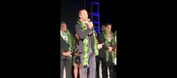 Alex O'Loughlin offered a moving speec at "Hawaii Five-O"'s "Sunset on the Beach" 2017. Alex O'Loughlin Online screencap/YouTube Alex O'Loughlin offered a moving speec at "Hawaii Five-O"'s "Sunset on the Beach" 2017. Alex O'Loughlin Online screencap/YouTube
