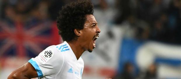 Luiz Gustavo est aussi habile balle au pied que face aux journalistes. (DR) Luiz Gustavo est aussi habile balle au pied que face aux journalistes. (DR)