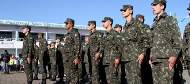 O General Bandeira Criticou os Poderes Judiciário. O General Bandeira Criticou os Poderes Judiciário.