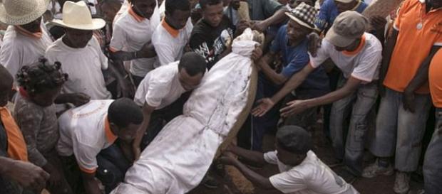 Sunt temeri că tulpina de ciumă care infectează Madagascarul ar putea suferi mutații devenind netratabilă - Foto: Daily Mail (© AFP/Getty Images) Sunt temeri că tulpina de ciumă care infectează Madagascarul ar putea suferi mutații devenind netratabilă - Foto: Daily Mail (© AFP/Getty Images)