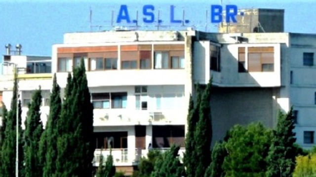 Brindisi, madre di due figlie con disabilità denuncia la ASL che le ha tolto i presidi sanitari