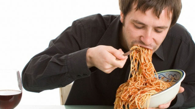 Consumare cibi velocemente può favorire la comparsa della sindrome metabolica - Foto: eatthis.com