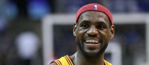 LeBron James scores 23 points to beat the Knicks. [Image Credit: Wikimedia Commons/Keith Allison]