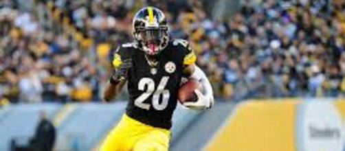 Le’Veon Bell leads the NFL in rushing yards. Image Source: Flickr | Brook Ward