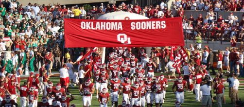 Oklahoma is the Big 12's best chance at a playoff berth; (Image via Julie Lazalier Harvey/Wikimedia Commons)