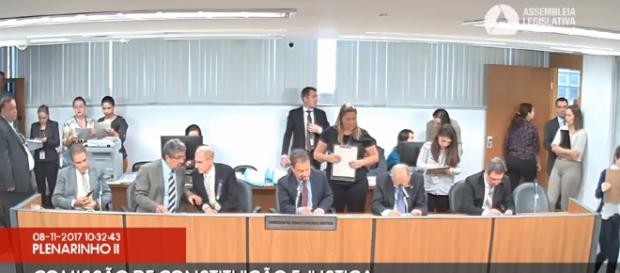 Deputados durante uma reunião na Assembléia Legislativa em MG Deputados durante uma reunião na Assembléia Legislativa em MG