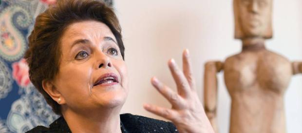 Dilma diz que perdoa quem bateu panela para pedir seu impeachment Dilma diz que perdoa quem bateu panela para pedir seu impeachment