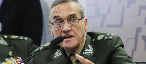 General Villas Bôas durante um discurso General Villas Bôas durante um discurso