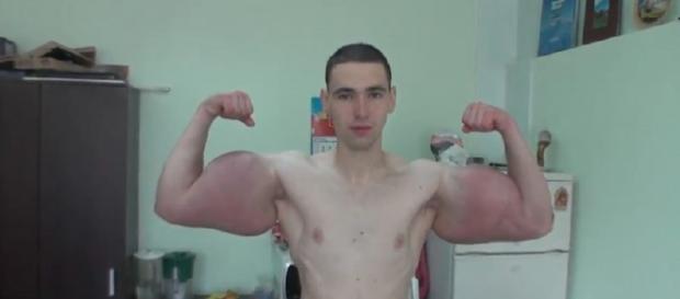 Kirill Tereshin é um jovem russo de 21 anos que virou uma espécie de “celebridade” Kirill Tereshin é um jovem russo de 21 anos que virou uma espécie de “celebridade”
