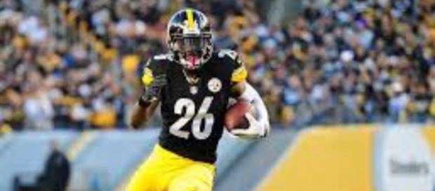 Le’Veon Bell leads the NFL in rushing yards. Image Source: Flickr | Brook Ward Le’Veon Bell leads the NFL in rushing yards. Image Source: Flickr | Brook Ward