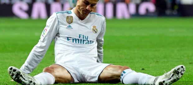 Ronaldo con los pies fuera del Bernabéu - mega.atresmedia.com.com Ronaldo con los pies fuera del Bernabéu - mega.atresmedia.com.com