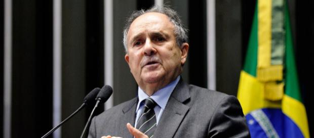 Senador foi a favor do impeachment de Dilma Senador foi a favor do impeachment de Dilma