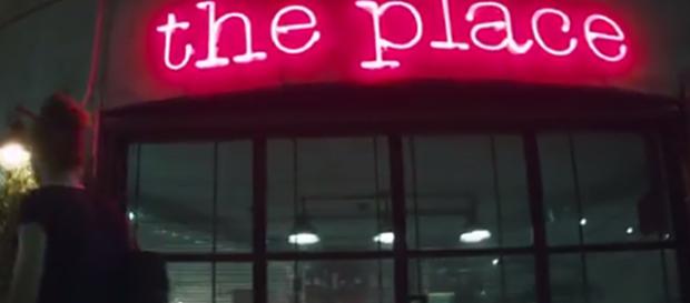 'The Place', crocevia dell'umanità e delle sue declinazioni. 'The Place', crocevia dell'umanità e delle sue declinazioni.