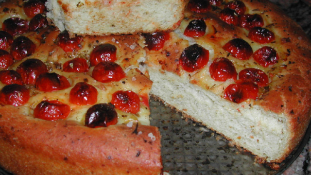Pizza rustica fatta in casa, sfiziosa e sana